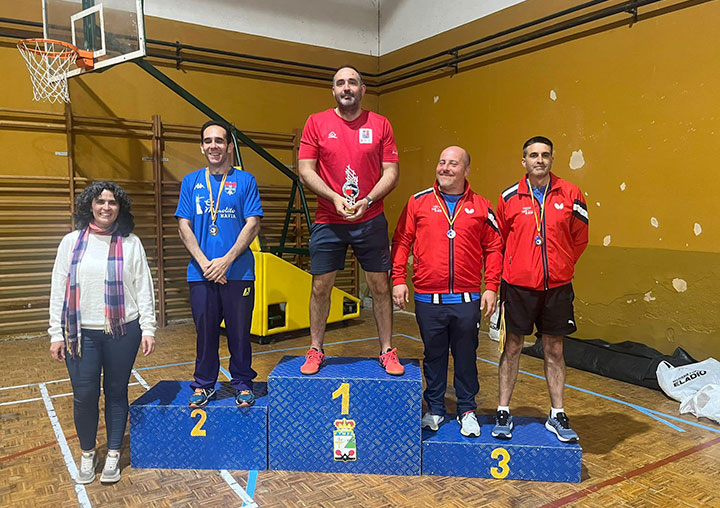 Campeonatos de Asturias de tenis de mesa categoría veteranos (equipos, individual y dobles) y alevines en modalidad equipos.